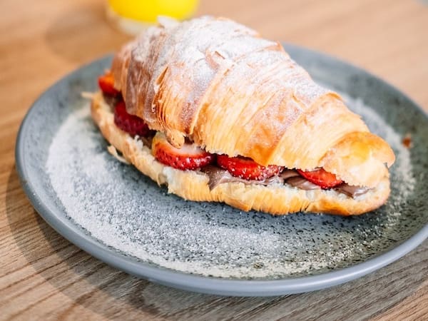 Croissant Nutella com morango
